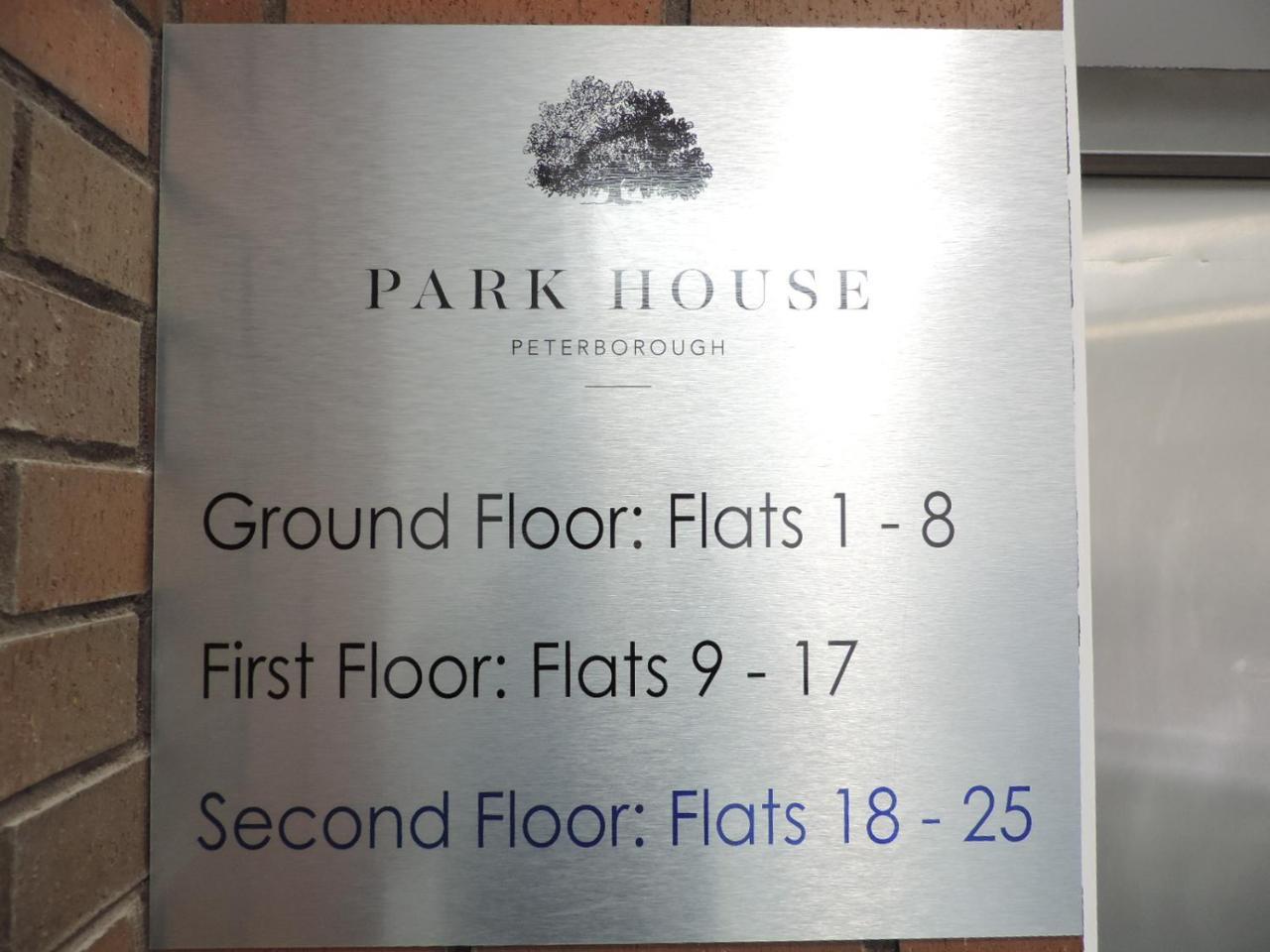 Park House - City Centre Apartment Peterborough Exteriör bild